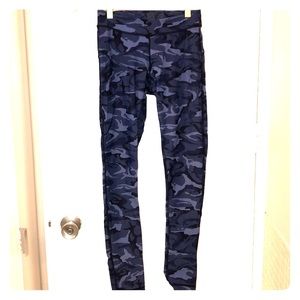 HPE women’s blue camo leggings size S